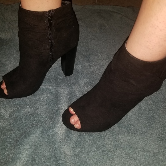 NWOT Black Booties - Picture 8 of 8